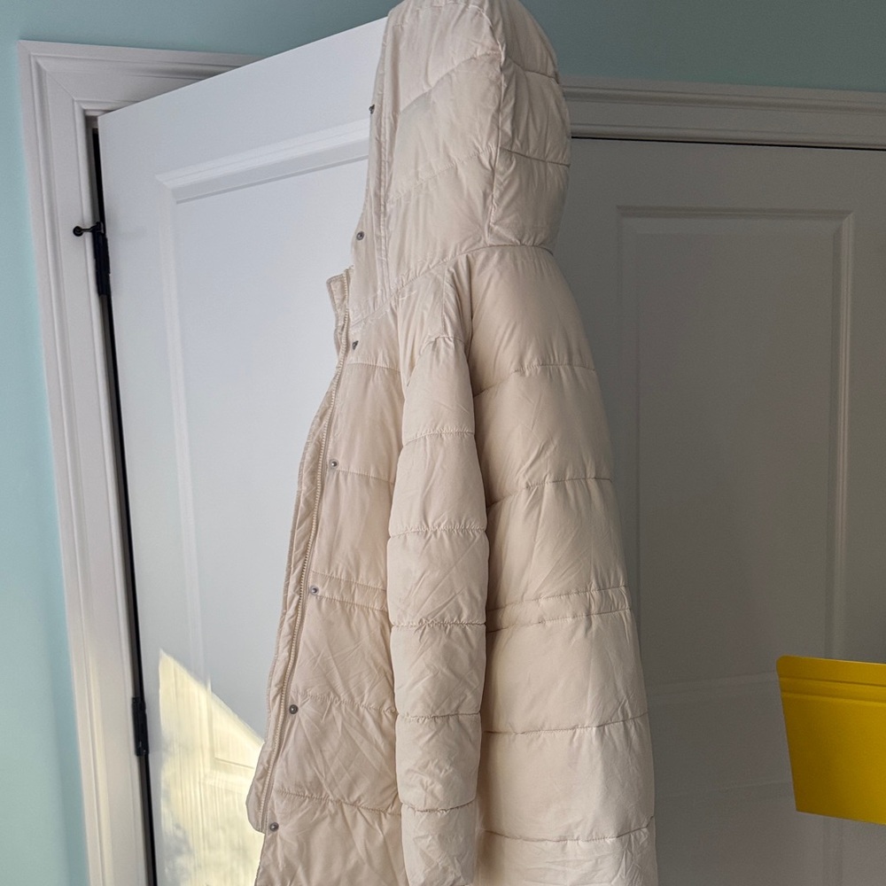 Hollister Off-White Puffer Jacket with Faux Fur